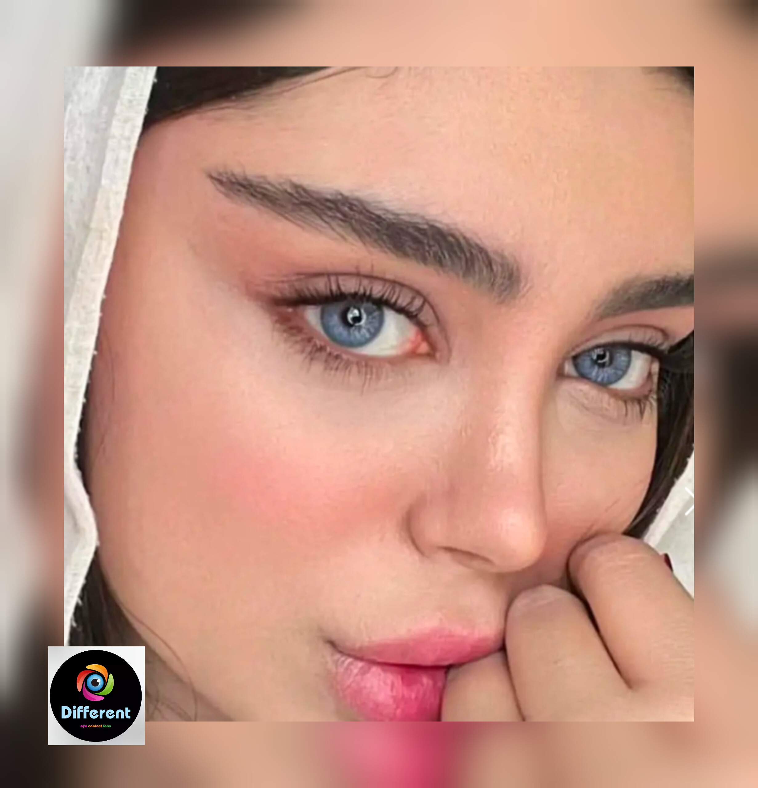 لنز رنگی لایت بلو مارلی light blue marly آبی رگه دار شبیه بافت چشم