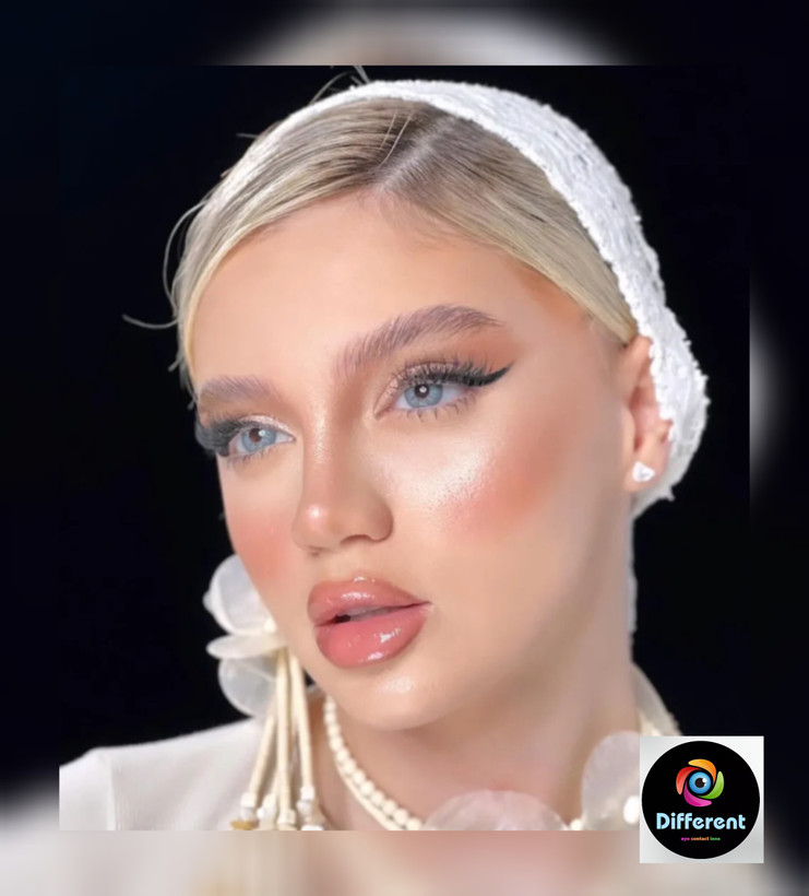 لنز رنگی لایت بلو مارلی light blue marly آبی رگه دار شبیه بافت چشم