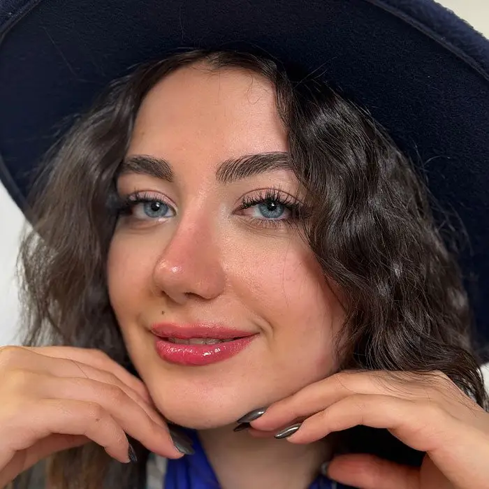 لنز کاتیا اسکای بلو آبی رگه دار